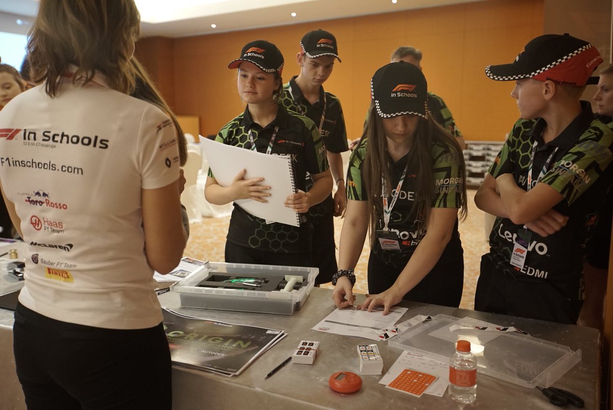 STEMRacingHQ's tweet image. Capping off an amazing first day
#SpeedUpYourCareer #F1SWFMoment @rwsentosa