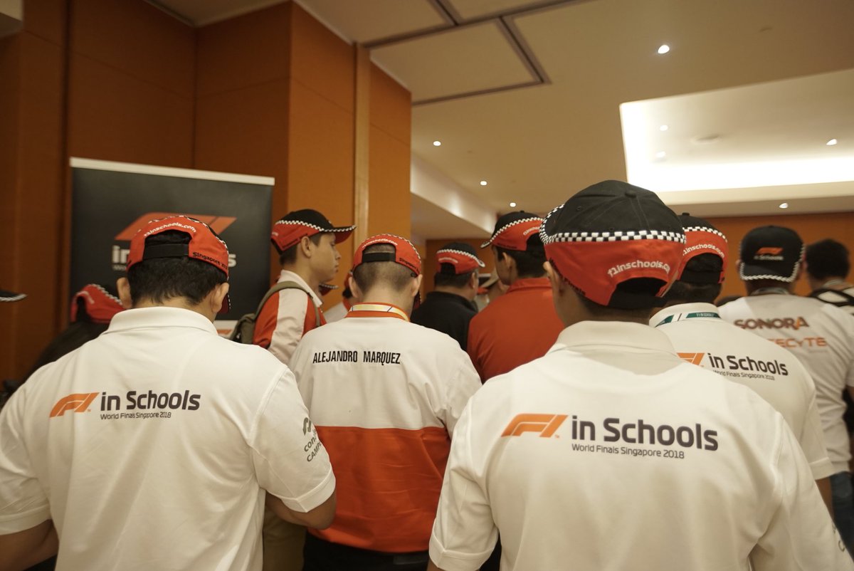STEMRacingHQ's tweet image. Capping off an amazing first day
#SpeedUpYourCareer #F1SWFMoment @rwsentosa