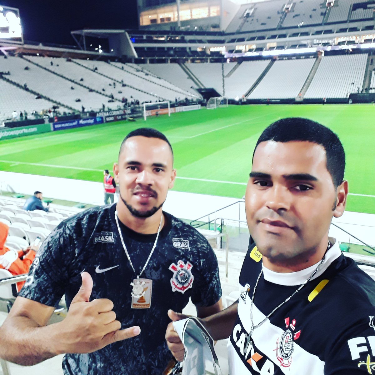 FabianoLopesDe5's tweet photo. #classicoJA meu parceiro mizael na arena https://t.co/ISi5DLDHpJ