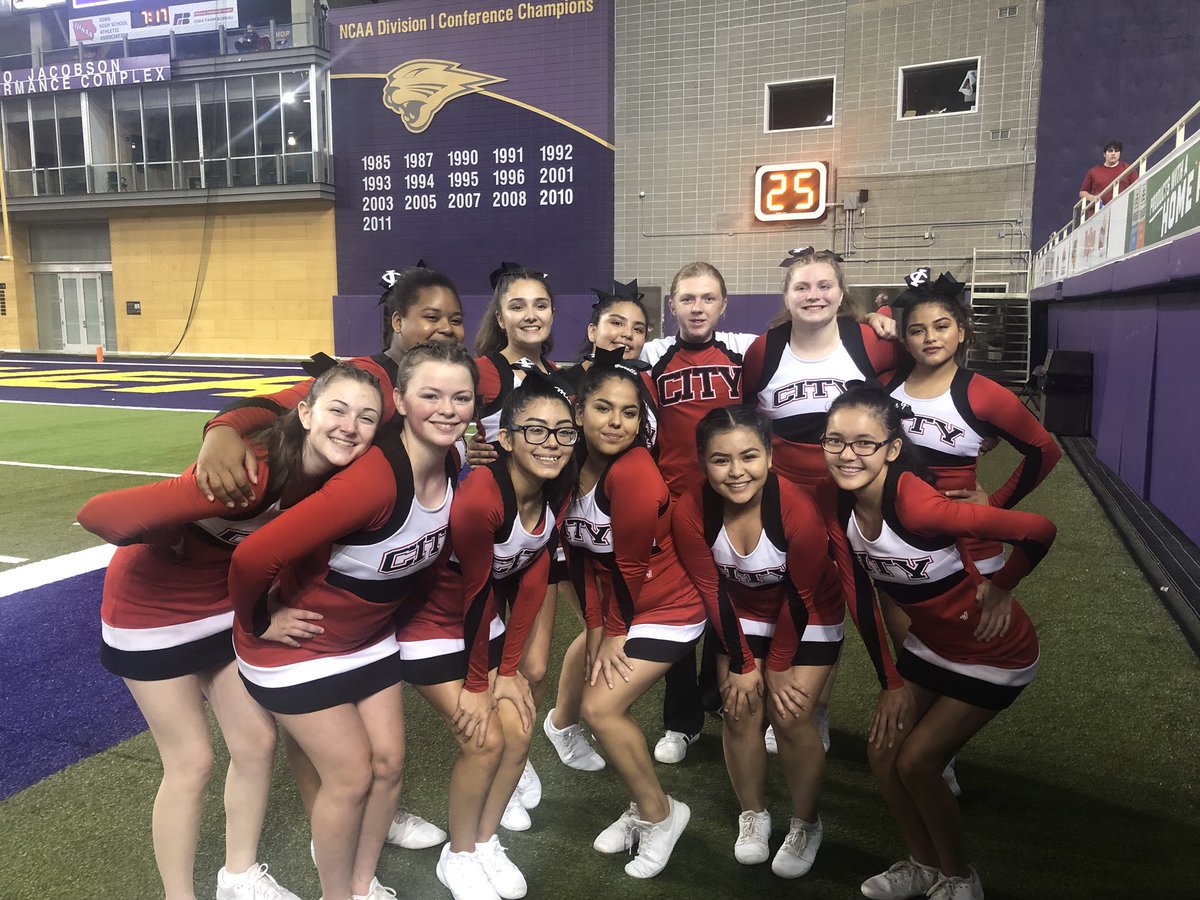 city_cheer's tweet photo. Itβs Game Day!!! Letβs Go Little Hawks! #BeatAMES π¦
ππͺπ https://t.co/tsi4LoiNVp