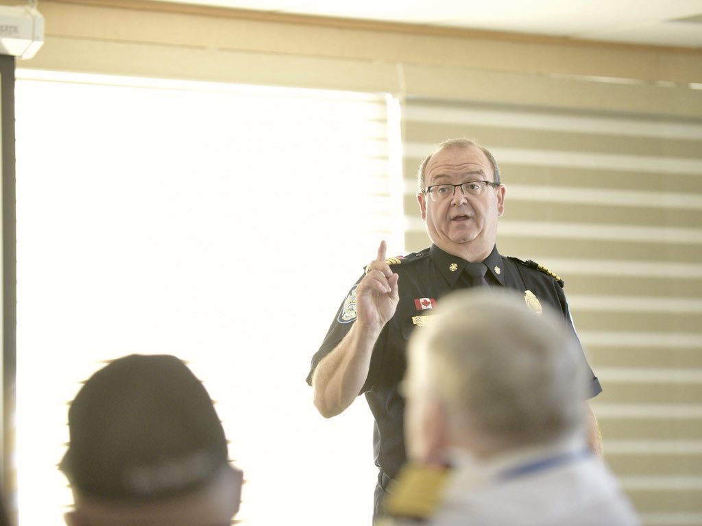 ShuniahPIO's tweet image. The number 1 characteristic of a good leader is Honesty via @FirechiefVince. #bhhCanada #FireCon @84supra @ONFireChiefs