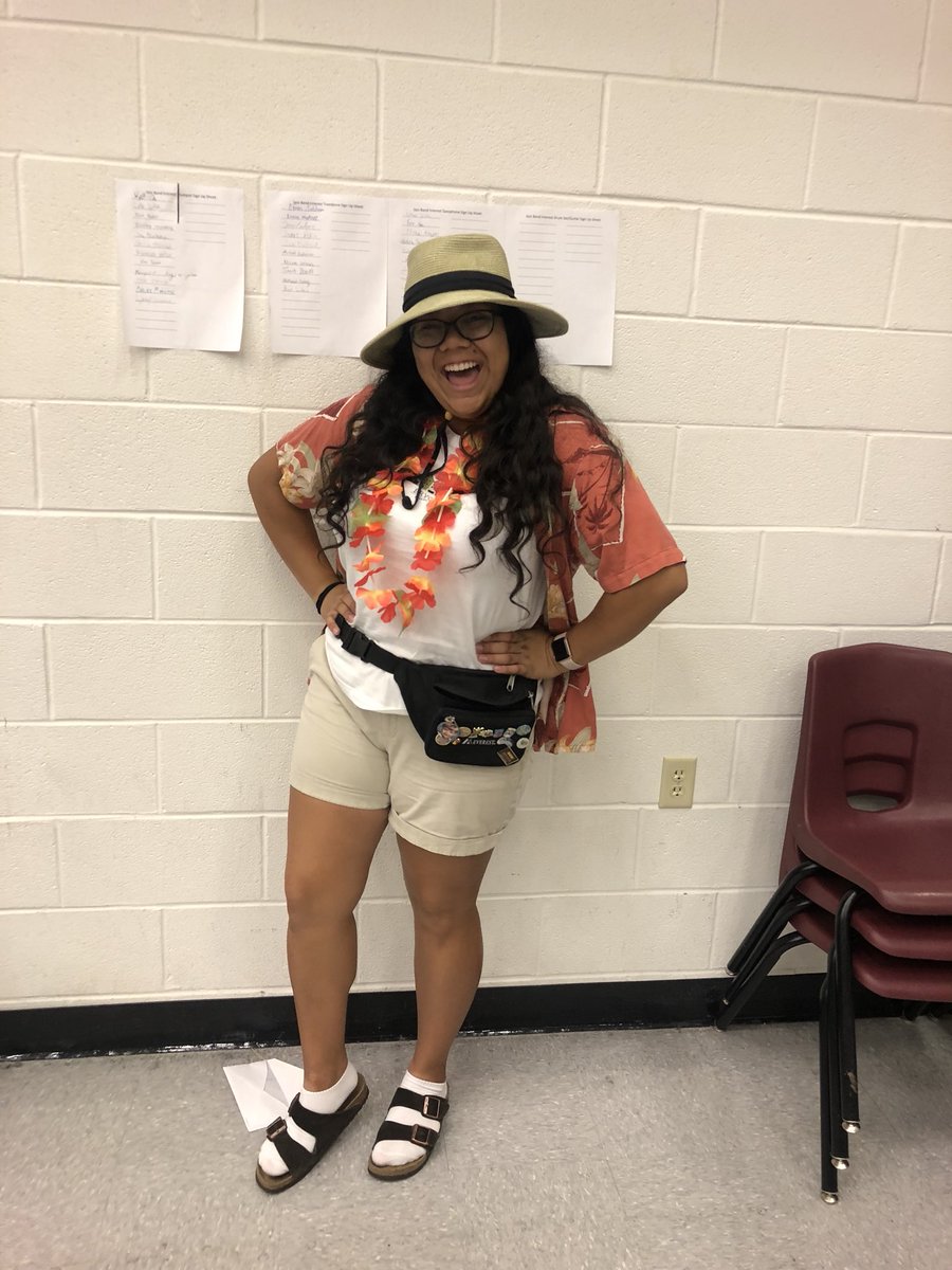 __nataliii__'s tweet photo. I wish I could dress like this everyday! @lewisvillestuco #lhsspiritday #FARMERPRIDE https://t.co/HtTA7pW4U7