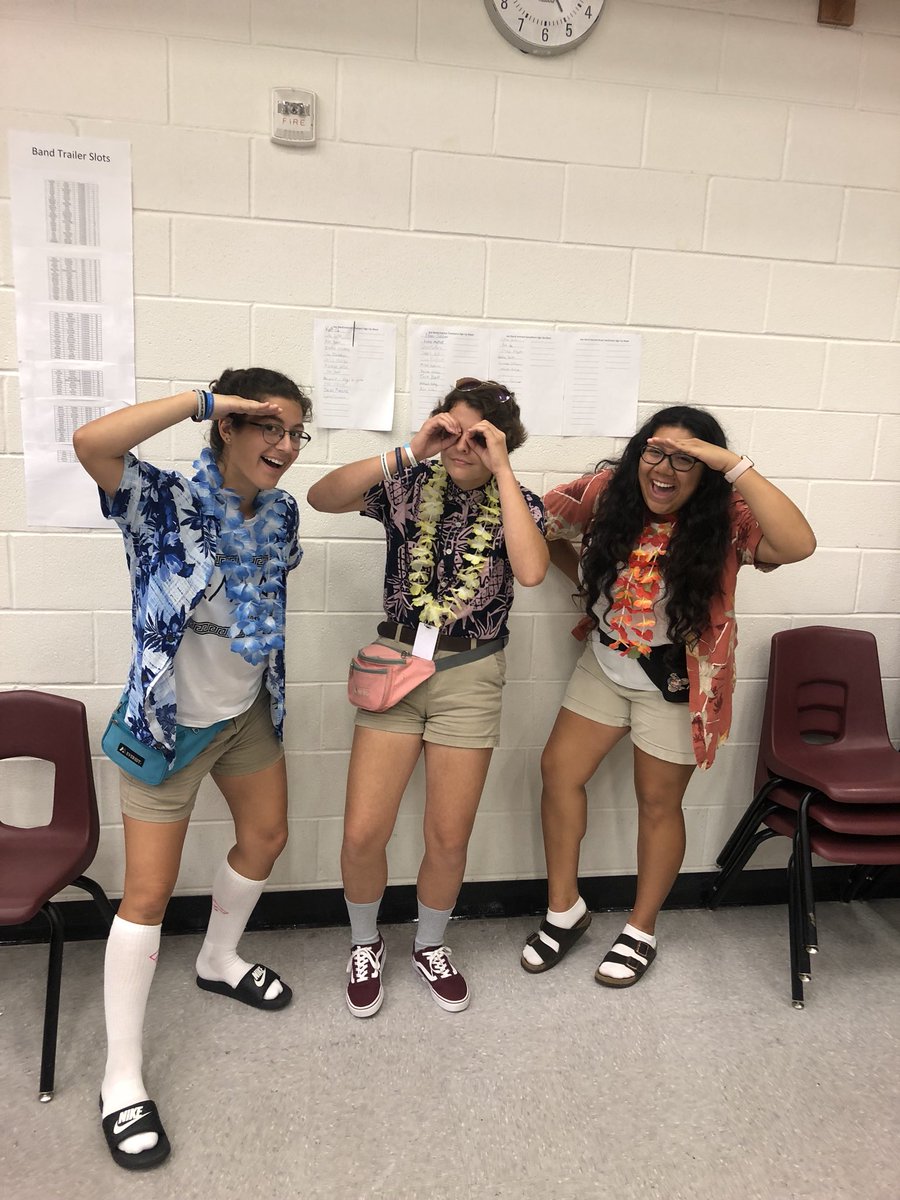 __nataliii__'s tweet photo. I wish I could dress like this everyday! @lewisvillestuco #lhsspiritday #FARMERPRIDE https://t.co/HtTA7pW4U7