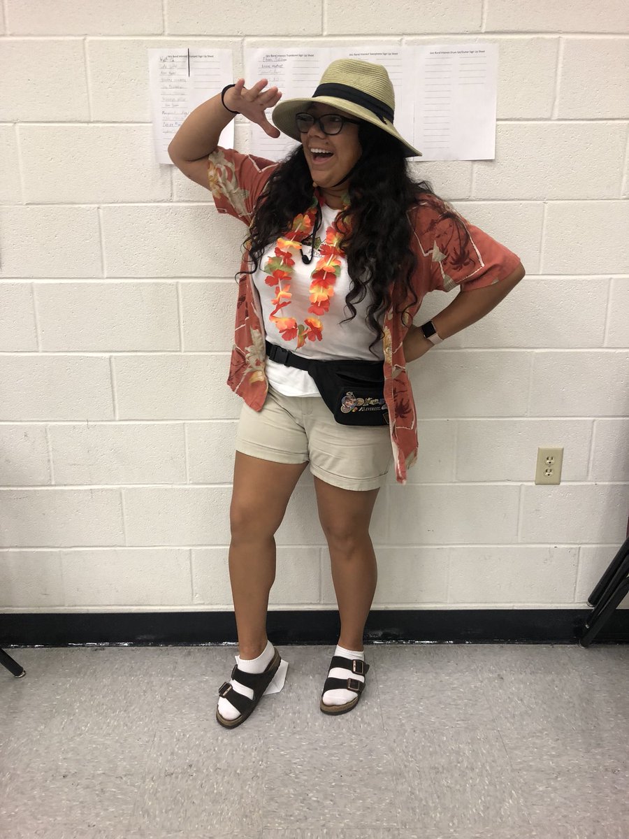 __nataliii__'s tweet photo. I wish I could dress like this everyday! @lewisvillestuco #lhsspiritday #FARMERPRIDE https://t.co/HtTA7pW4U7