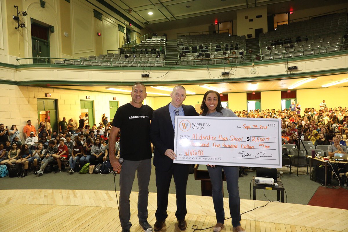 thatsammori's tweet photo. Thank you to @inkyjohnson and Allderdice High School @DiceSports for allowing @WirelessVision to come to Pittsburgh. We love what we do and always want to give back to the communities we serve and work in. #WVGYB https://t.co/QOgGgVKaAU