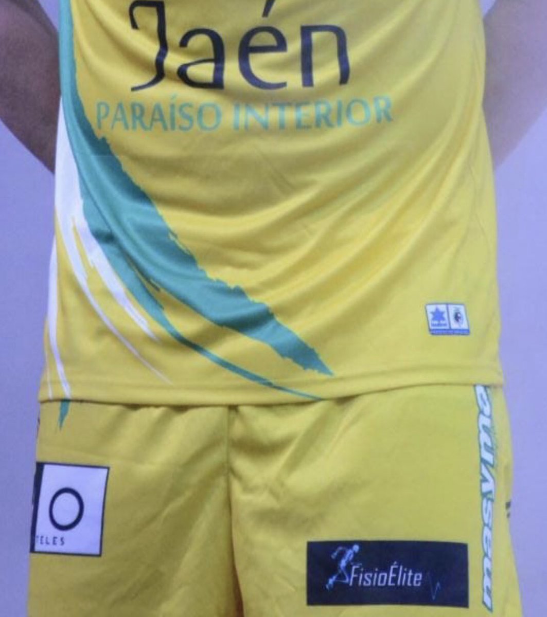 Ayer se presentaron las nuevas equipaciones del <a href="/JaenFS/">Jaén Paraíso Interior FS</a> para esta temporada¡Un orgullo aparecer en el pantalón de juego y ser la clínica oficial!¡Le deseamos toda la suerte del mundo para el próximo domingo en la Supercopa de España! #jaen #futbolsala #lnfs #fisioterapiadeportiva
