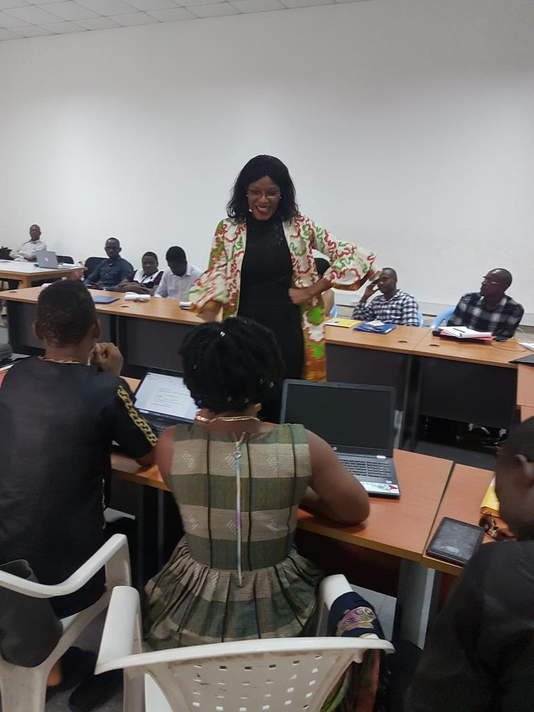 sirasaad03's tweet photo. #AgroGuineeLab 🏢🌱 @sidibe_diaka Formation des 25 jeunes lauréats du #BOCEJ #Fonij #2IE sur les Aspects Juridiques de la Création #Entreprise et de la notion de propriété #Intellectuelle
Soutenons nos #Jeunesentrepreneurs 💪👫 https://t.co/OA8DFY4Eu8