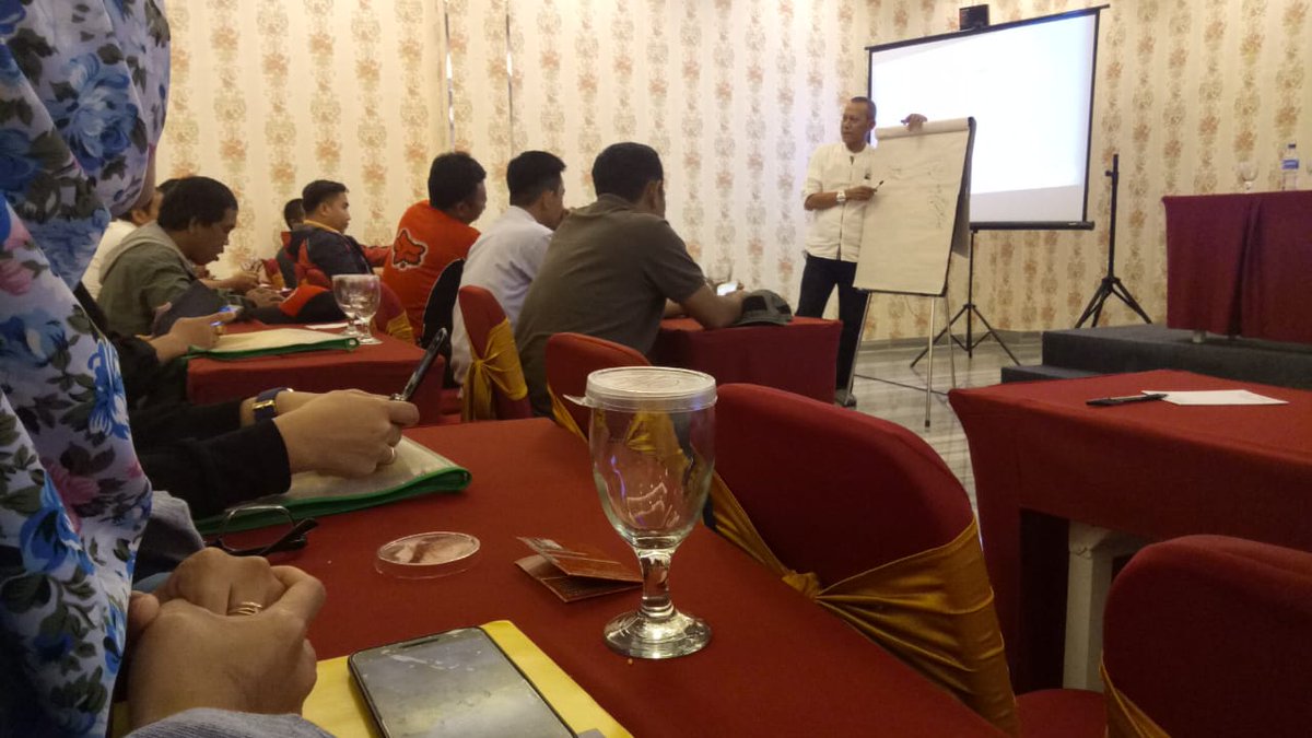 Chacank9's tweet photo. Sosialisasi P2KTD dan rapat koordinasi Tim Inovasi Kabupaten dalam Rangka Pelaksanaan Inovasi Desa Kab.Maros
# Hotel grand Town#
@jokowi
@EkoSandjojo 
@mappisona_andi 
@rusfendy212 https://t.co/nsNKb0TI0T