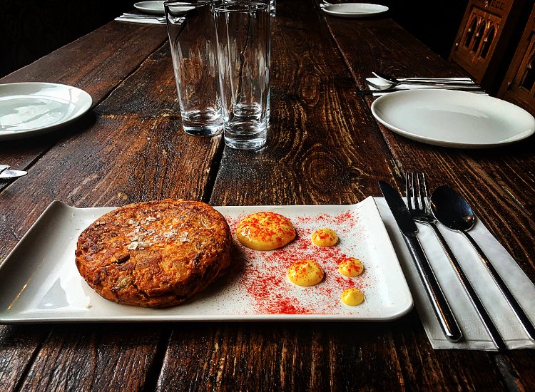 Evunarestaurant's tweet photo. Sneak Peek of our new A'la carte dish coming next month....
'Chorizo Tortilla served with homemade aioli and Smoked Paprika' https://t.co/vJy0gnGn4D