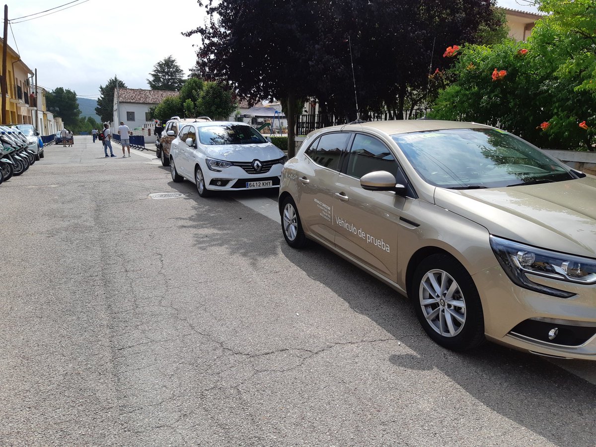 Volta_Valencia's tweet photo. Todo preparado para la segunda etapa de la VIII Volta a Valencia, que ademas es la etapa reina con 150 km y tres puertos de Montaña, en breve empezamos con el control de firmas. #VoltaValencia2018 https://t.co/UZ0A25CQLr