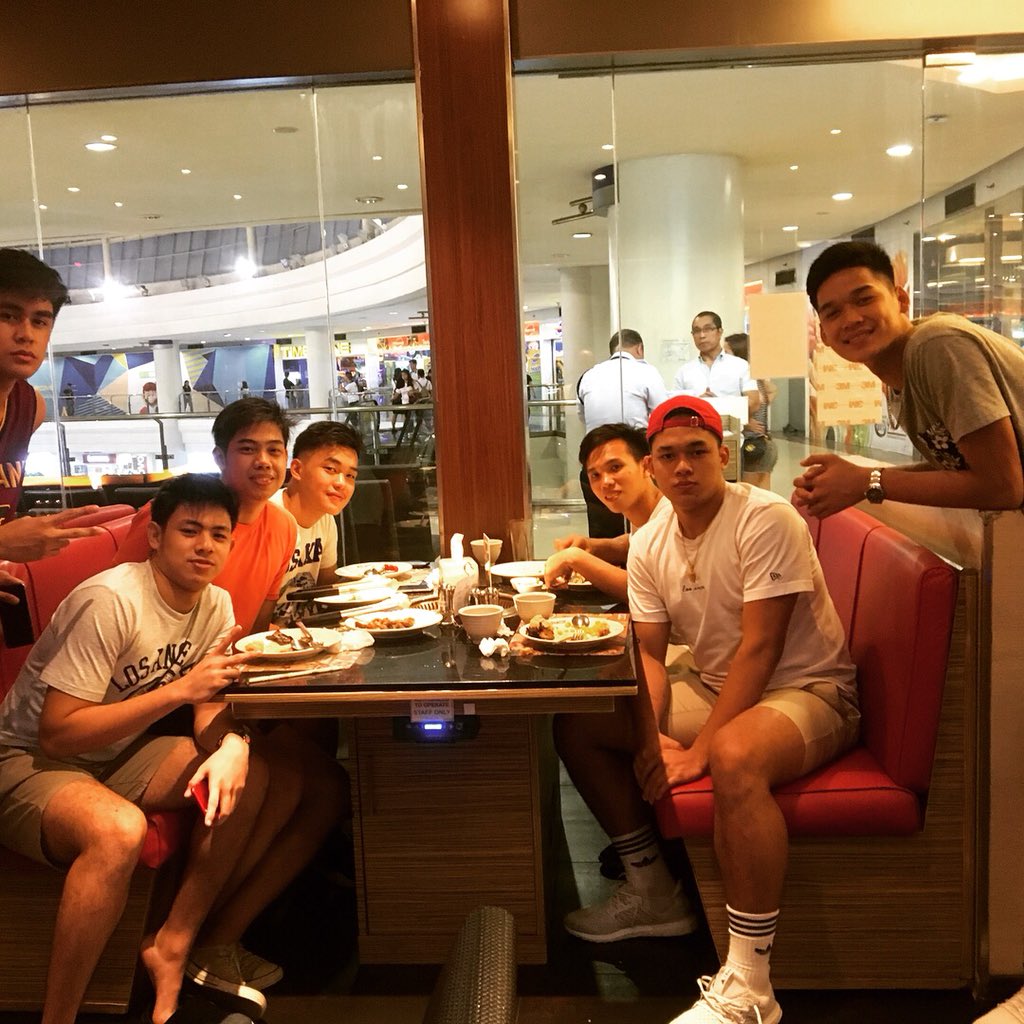 GraaantDennison's tweet photo. Family 💯 ❤️💛 https://t.co/jOnnd38nz2