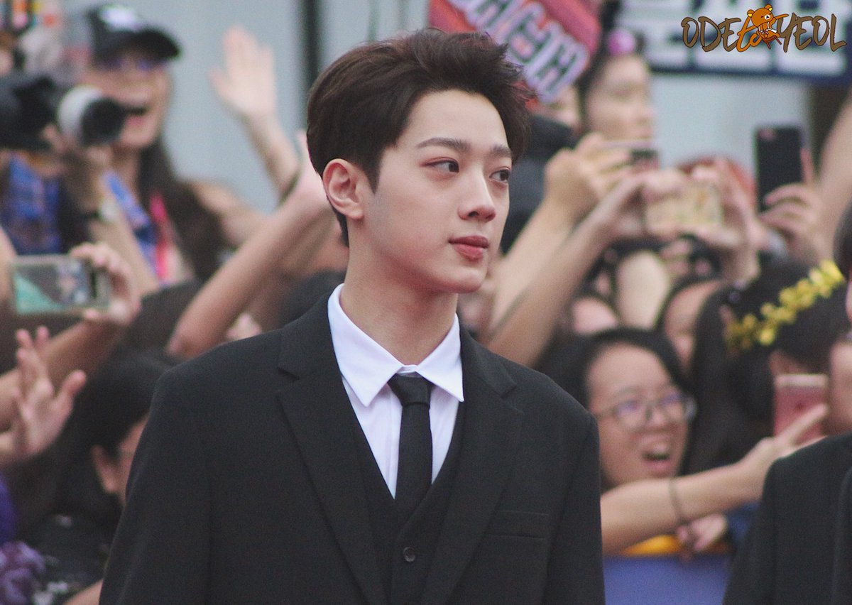 odetoyeol's tweet photo. 180907 HALLYUPOPFEST Red Carpet - GUANLIN ❤️ #라이관린 #KUANLIN #HALLYUPOPFEST https://t.co/qkKaUMGC5D