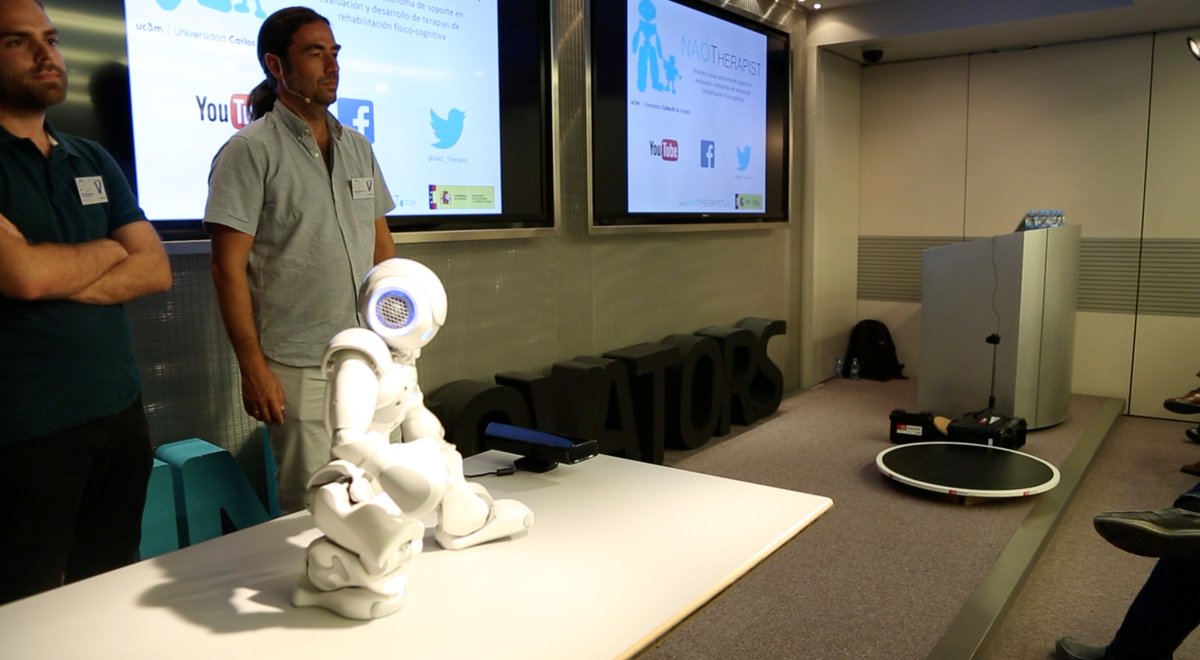 IndraCompany's tweet photo. Ayer celebramos un nuevo meetup sobre #Innovación,esta vez sobre #robótica e #InteligenciaArtificial. Contamos con uno de nuestros profesionales, @miki_alvarof, campeón en competiciones internacionales y con @NAO_Therapist,que gracias a la #IA, mejoran la rehabilitación con niños https://t.co/760HlA4ztk