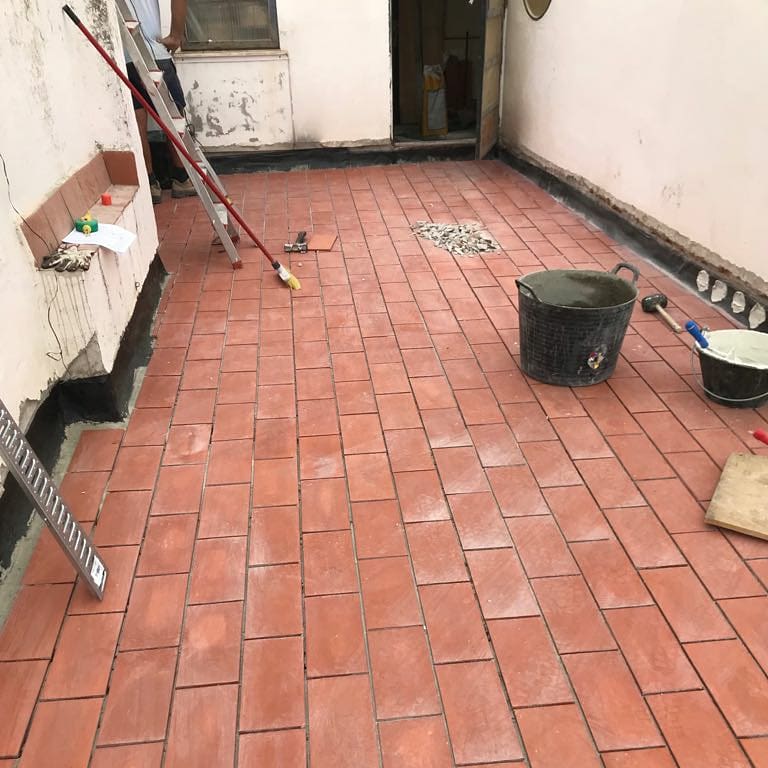 ModoObra's tweet photo. Terminando la solería de San Isidoro 💪🏼

#Sevillahoy #TdsActualidad #reformas #restyling #diseño #soleria #ModoObra #SameSameButDifferent https://t.co/XHjK1SCEUE