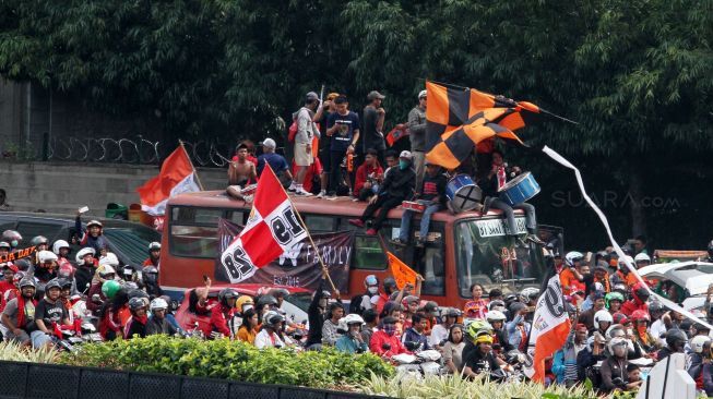 Warga Sekitar Stadion Patriot Sudah Muak dengan Ulah Jakmania bit.ly/2wLpeZe