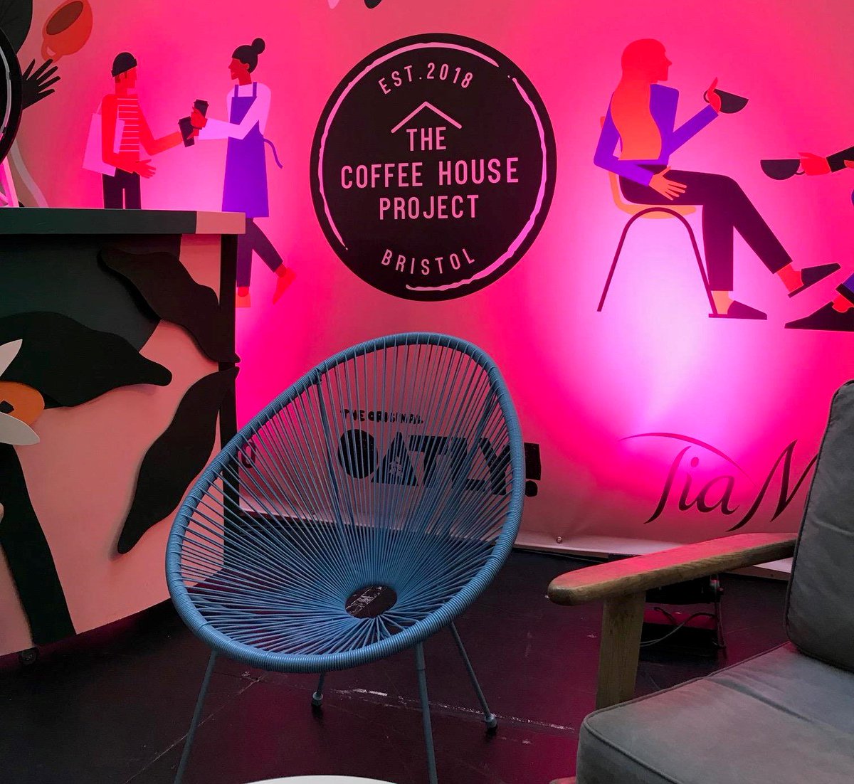 huskup_eco's tweet photo. Doors open, bags out... @chpbristol getting underway with a fab line-up of talks, workshops, music, food... and coffee! If you like any of that, #chpbristol is the place to be #reusablecup #wheresyourhuskup #alwaystimeforacoffee #coffee https://t.co/vREDVo62Gr