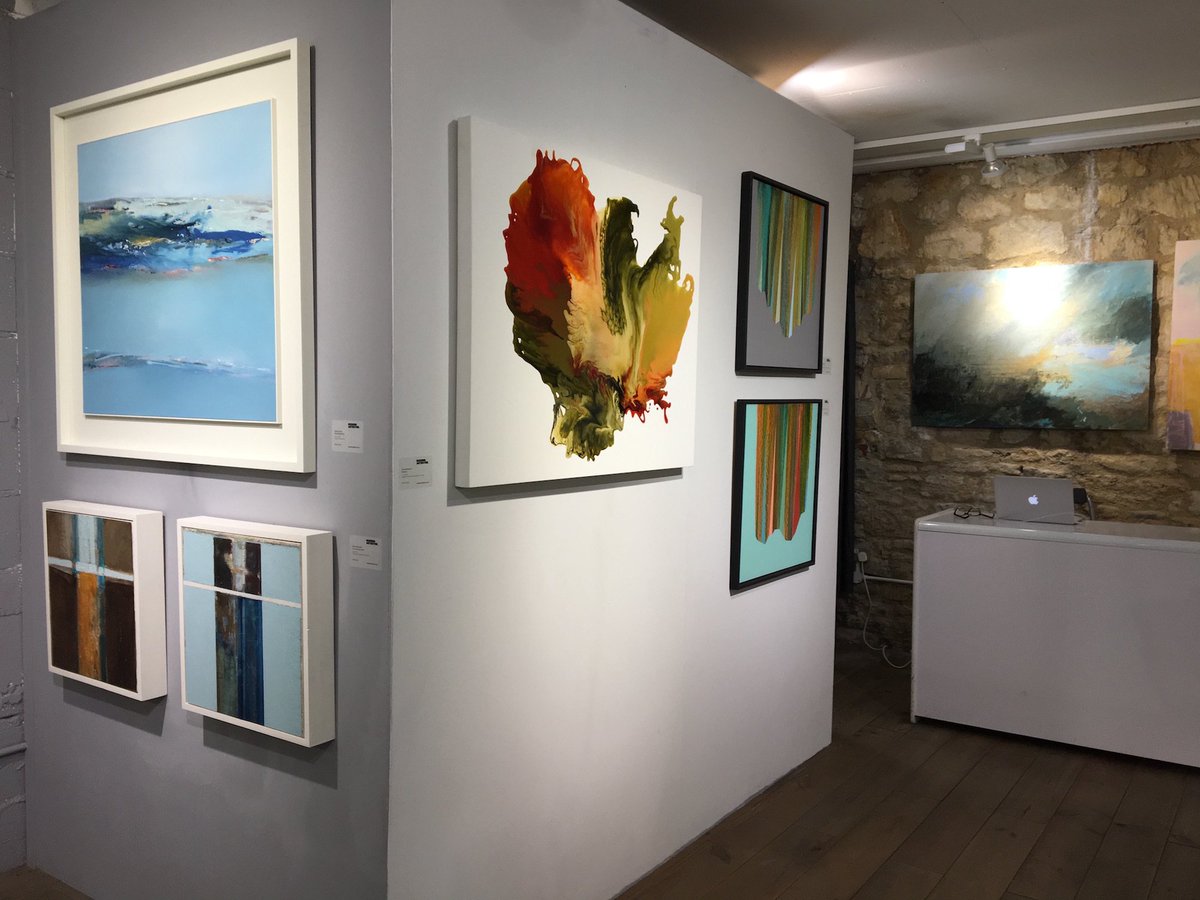 modern_artbuyer's tweet image. Art hanging in harmony. Paintings by @elainejonesart @JaneEmbersonart @mjessett @eastonartist working beautifully together @MilsomPlace 
#Bath #popupgallery #Bathgallery