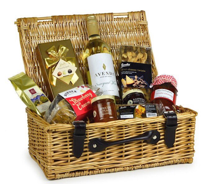 SheenasFood's tweet photo. It's getting near #Christmas! Just over 15 weeks away. Are you looking for gift ideas for #friends, #family, #clients? How about our extensive range of hampers? For more information: https://t.co/28oeiWmmVJ or email order@sheenasfood.com #Midlands #christmasgiftideas https://t.co/LNiYqnG8H7