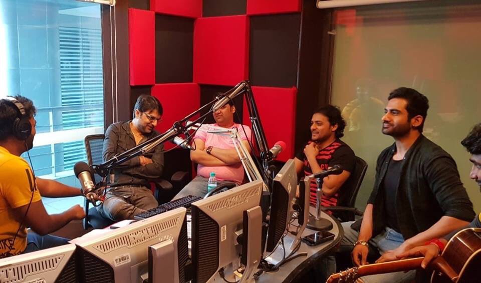 HarshitHaaleDil's tweet photo. #LongDay
Had a 6 #RadioStations visit in a day
#RadioNasha91.9FM #BigFM92.7 #REDFM93.5 #RadioONE94.3 #FEVER104FM #MAGIC106.4FM for #Interviews of my Upcoming Movie #HOTELMILAN
Thx 2 #HareshPatel #VishalMishra #AnuragBedi sir......& our #Lyricist #Kumaar bhai #DevNarayan.....!!! https://t.co/k9i4yryqn9