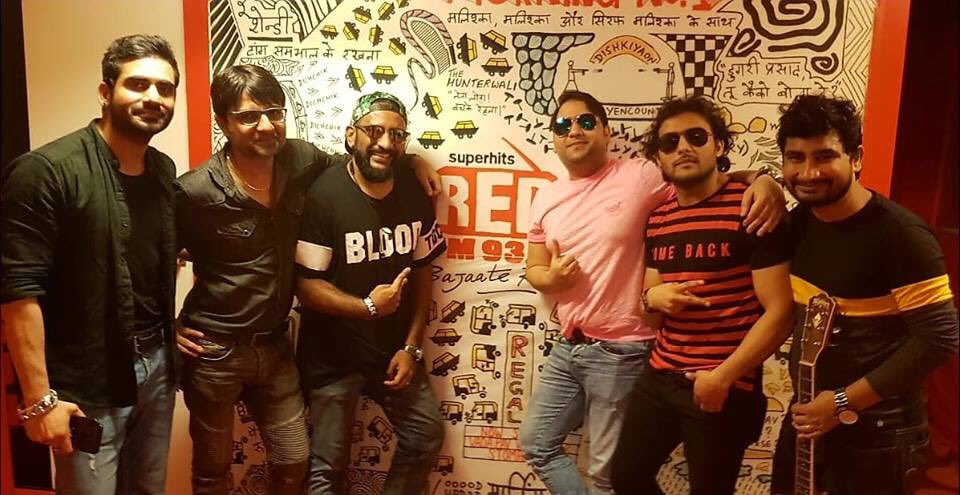 HarshitHaaleDil's tweet photo. #LongDay
Had a 6 #RadioStations visit in a day
#RadioNasha91.9FM #BigFM92.7 #REDFM93.5 #RadioONE94.3 #FEVER104FM #MAGIC106.4FM for #Interviews of my Upcoming Movie #HOTELMILAN
Thx 2 #HareshPatel #VishalMishra #AnuragBedi sir......& our #Lyricist #Kumaar bhai #DevNarayan.....!!! https://t.co/k9i4yryqn9