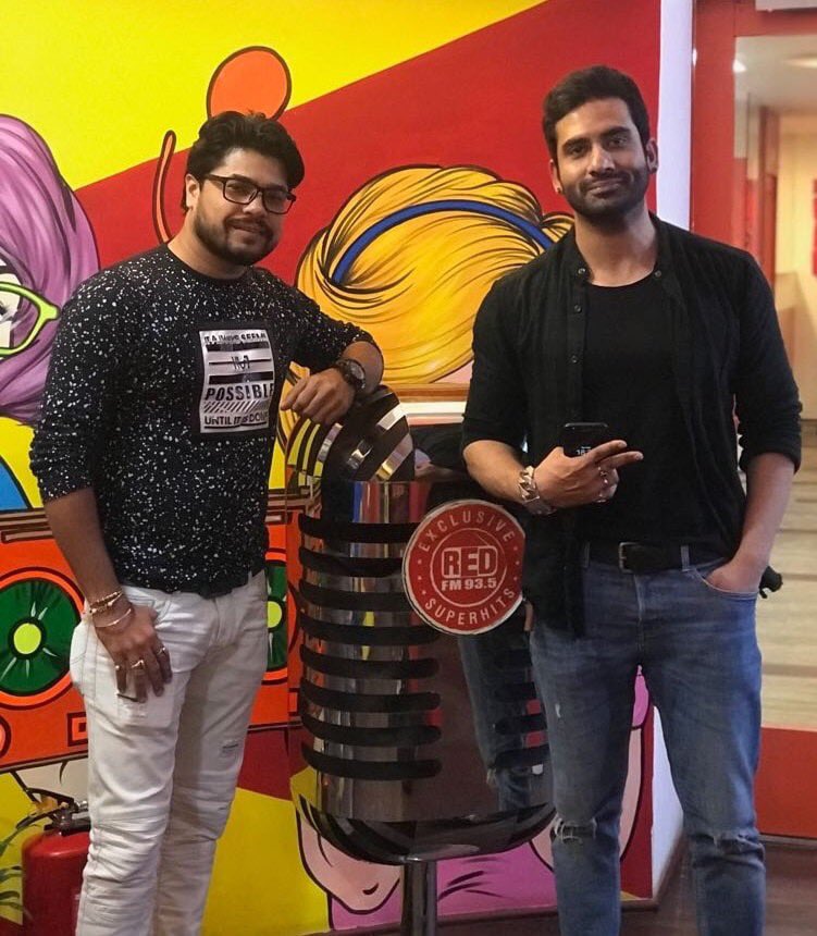 HarshitHaaleDil's tweet photo. #LongDay
Had a 6 #RadioStations visit in a day
#RadioNasha91.9FM #BigFM92.7 #REDFM93.5 #RadioONE94.3 #FEVER104FM #MAGIC106.4FM for #Interviews of my Upcoming Movie #HOTELMILAN
Thx 2 #HareshPatel #VishalMishra #AnuragBedi sir......& our #Lyricist #Kumaar bhai #DevNarayan.....!!! https://t.co/NyoV6daY91