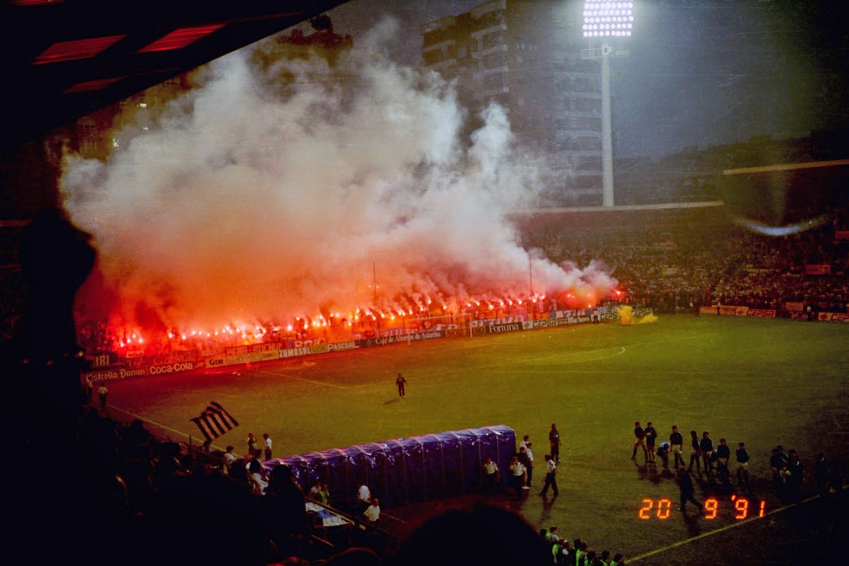 AtleticoRebelde's tweet photo. #Oviedo-#Genova #Uefa 91/92
#BrigadasAzules #FossaDeiGrifoni
#OldSchool #AquellosMaravillososAños https://t.co/zreVFBpLaV