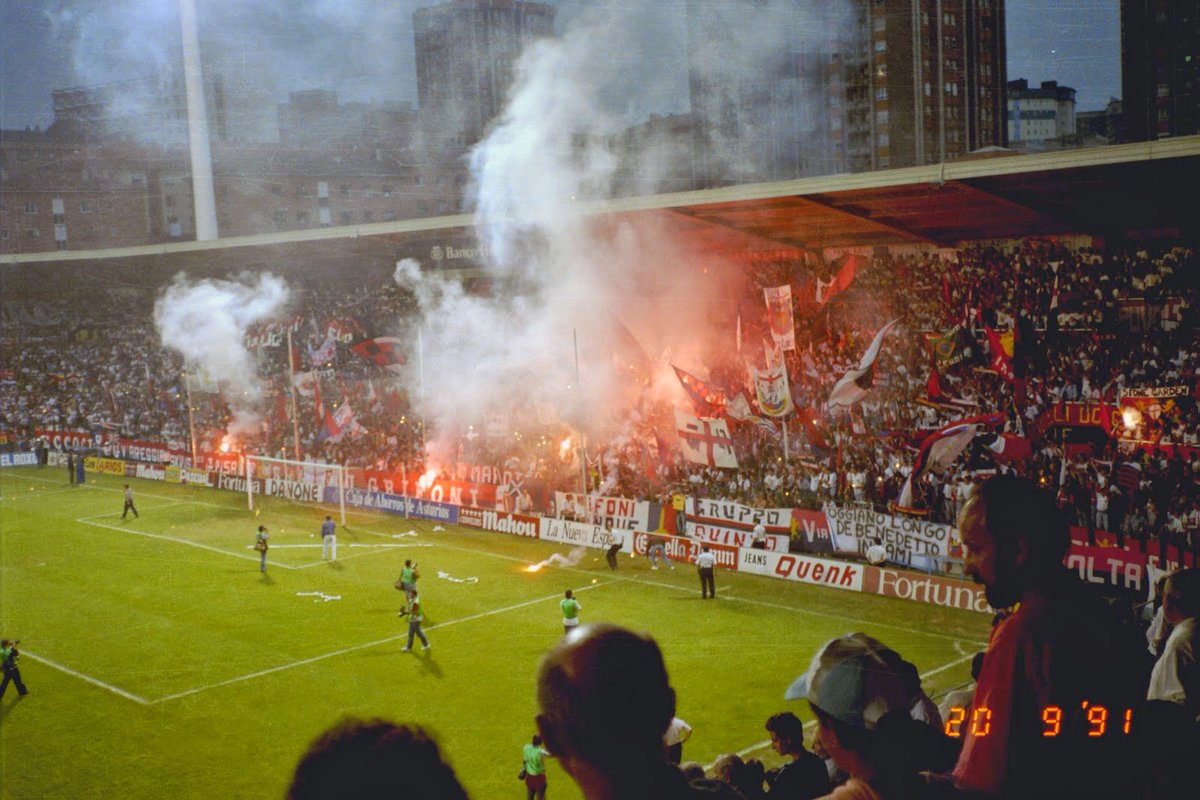 AtleticoRebelde's tweet photo. #Oviedo-#Genova #Uefa 91/92
#BrigadasAzules #FossaDeiGrifoni
#OldSchool #AquellosMaravillososAños https://t.co/zreVFBpLaV