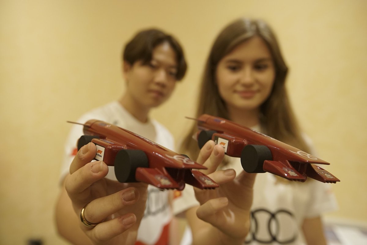 STEMRacingHQ's tweet image. This year’s challengers rev up for the grid #RacingInSingapore #F1SWFMoment @F1NightRace