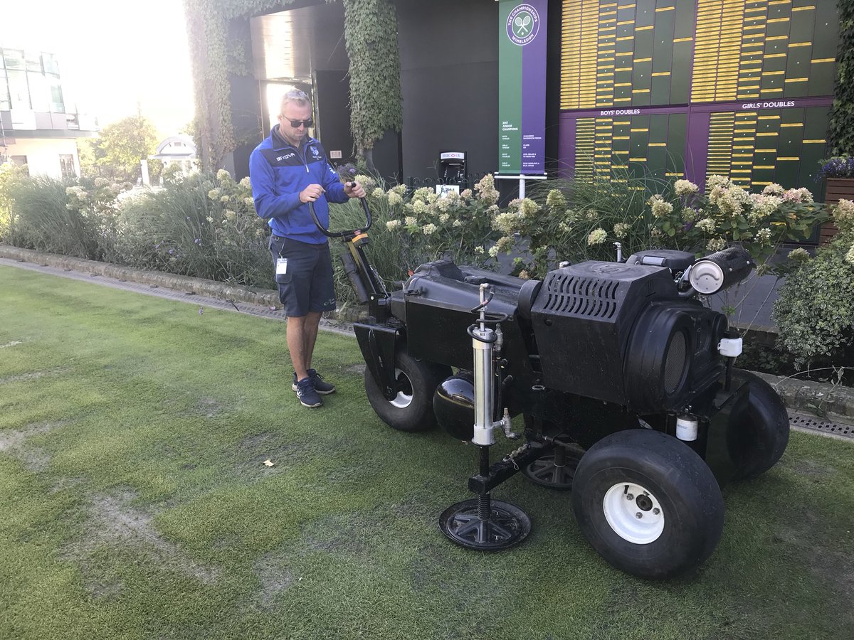 Good of <a href="/AWard92/">Andrew Ward</a> to bring in his Air2G2 for us to have a look at, gives us something new to think about going forward #Aeration #Renovations