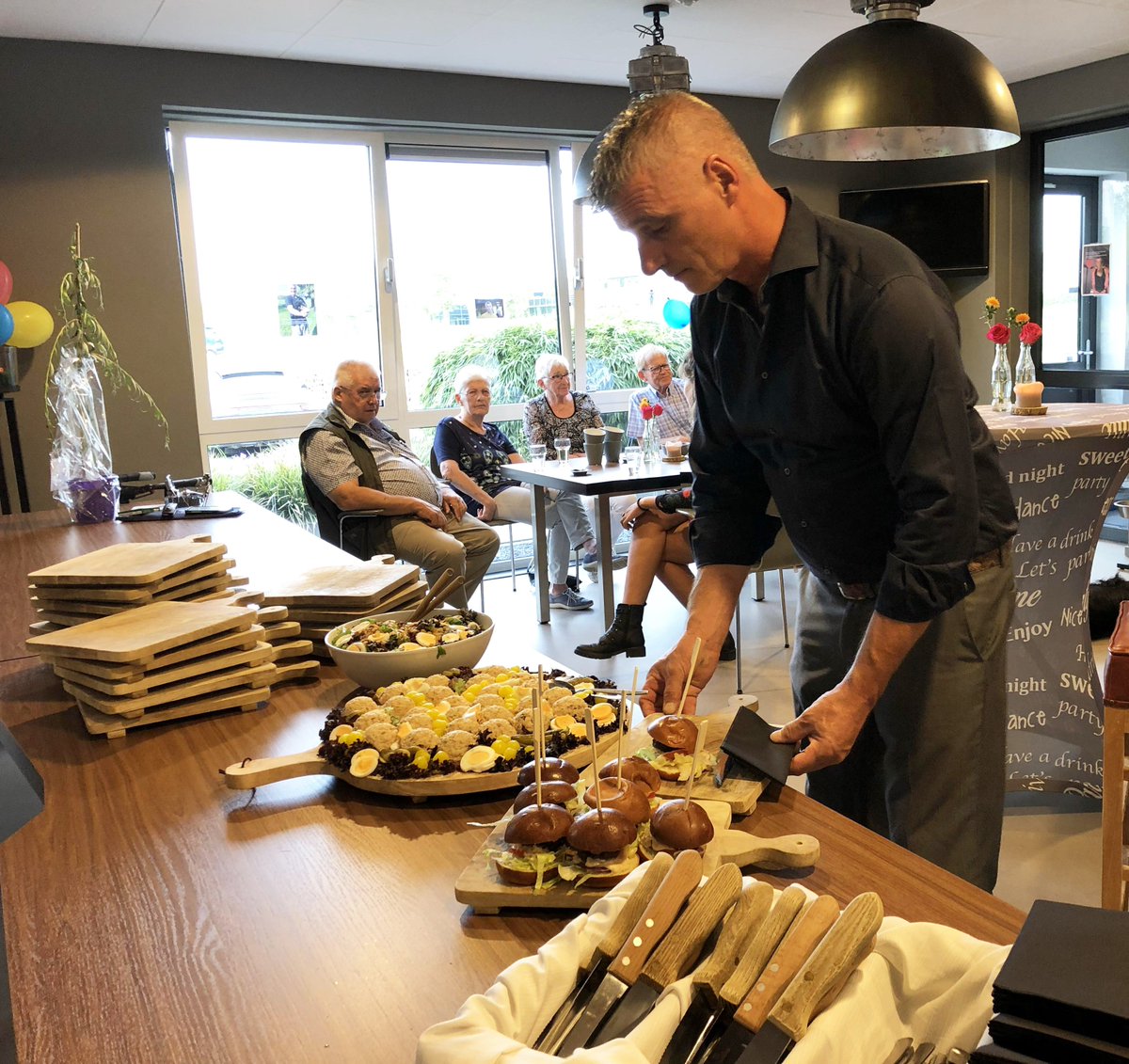 Afgelopen woensdag was Charl Stapelbroek 30 jaar bij Speck! Dit hebben we samen met Charl's familie en het personeel van Speck gevierd.