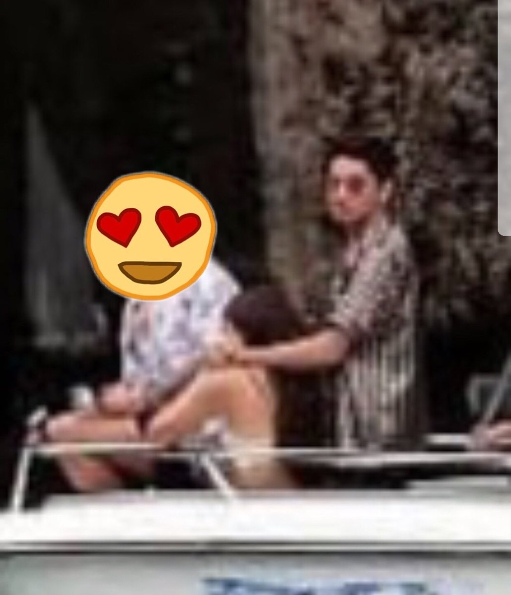 BeautyJunkie__'s tweet photo. *insert instagram stories superzoom theme*

DUN - DU - DUN - DUN! 

Kapit, Bumbum. 

Kapit! ❤ https://t.co/gSqriWhceh