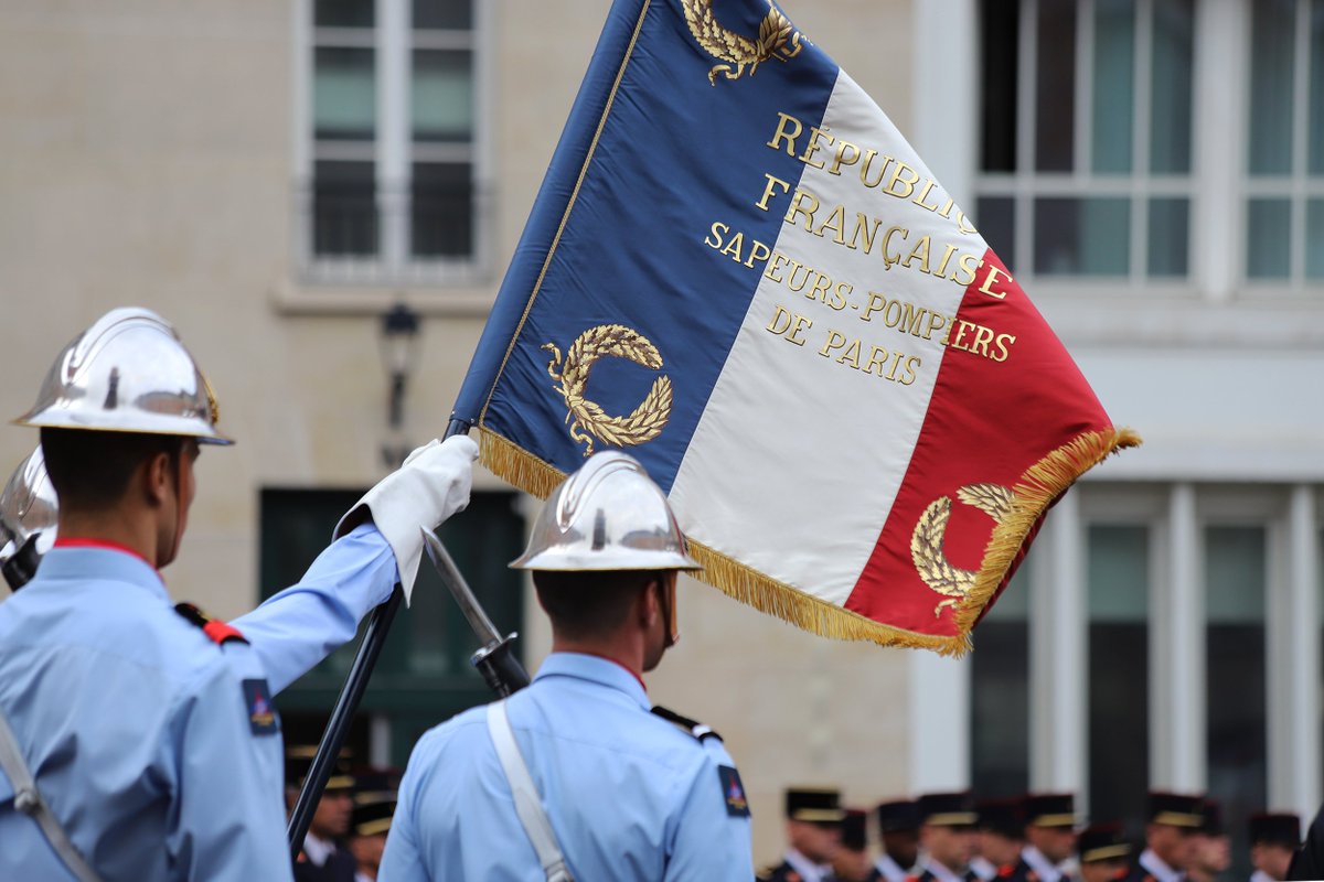gerardcollomb's tweet image. Qui peut admettre qu’un sapeur-pompier soit assassiné parce qu’il va porter secours à une personne décrite comme en détresse ?
Non ce n’est pas possible qu’un sapeur-pompier puisse trouver la mort pour secourir la vie. 
Nous ne pouvons l’accepter. Je ne l’accepterai jamais.