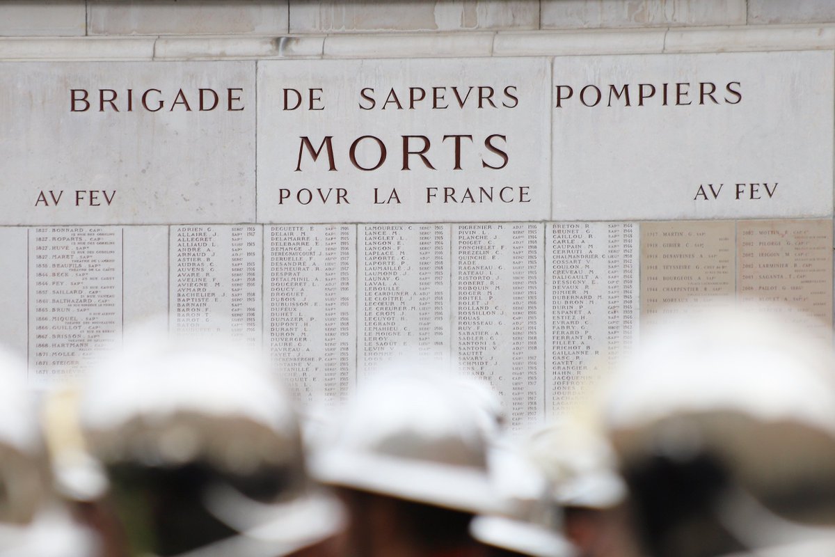 gerardcollomb's tweet image. Qui peut admettre qu’un sapeur-pompier soit assassiné parce qu’il va porter secours à une personne décrite comme en détresse ?
Non ce n’est pas possible qu’un sapeur-pompier puisse trouver la mort pour secourir la vie. 
Nous ne pouvons l’accepter. Je ne l’accepterai jamais.