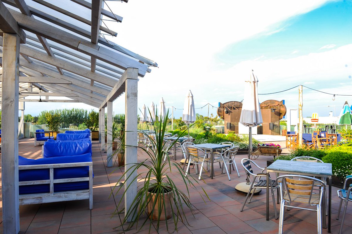 MorrisonLleida's tweet photo. Aprovecha el buen tiempo y ven al Club Morrison Lounge Bar @morrisonlleida. Abrimos des de las 5 de la tarde hasta bien entrada la madrugada todos los días, en Avda. Rovira Roure 195 de #Lleida. Para reservas, llámanos al 616 64 00 48 😁🥂🎶 #MorrisonLleida #ClubMorrison https://t.co/Re8yYecUqK