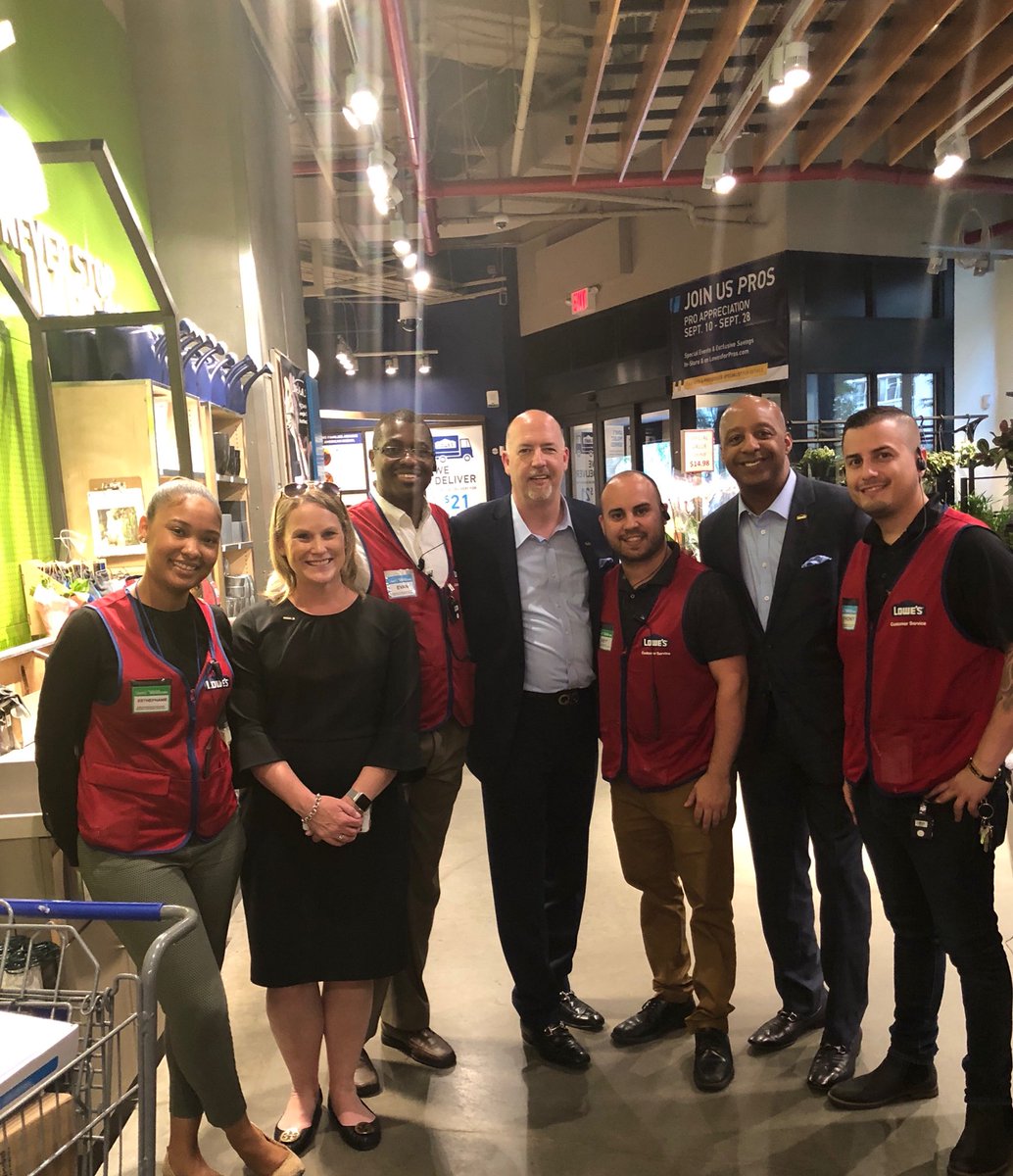 JoeyMartino1366's tweet photo. It was a great to have @MarvinREllison @Joe_McFarland_  and Tiffany visit the Upper West Side NY Lowes store yesterday. Thank you for taking the time to listen to the team and empowering us to improve the City Center model. #Lowes #greatleaders #citycenter https://t.co/Au6q0Iwg8B
