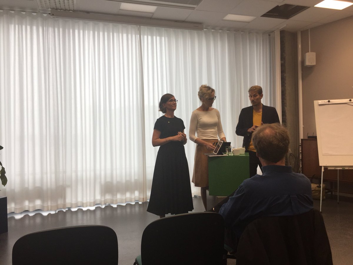 - Det är inte ont om plats i Malmö, det finns massor med asfalt, vägar och parkeringsplatser, där vi kan bygga fler bostäder, säger <a href="/martastenevi/">Märta Stenevi</a> i debatt med <a href="/nielspaarup/">Niels PaarupPetersen</a> #Malmopol