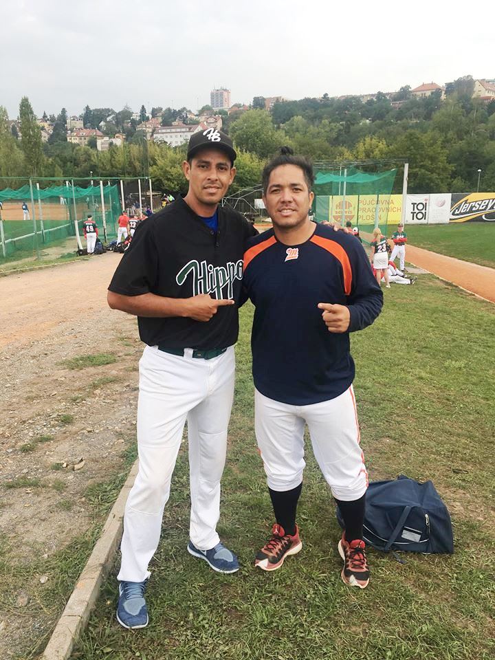 miaveragecom's tweet photo. Dos venezolanos representando al país en la "Supercopa de Europa masculina (VII) de Softbol lanzamiento rápido” categoría adulto" #miaverage #gadielcarrillo #larryinfante #SupercopadeEuropa #BarracudasMontpe #fastpitch #HipposHavlickuvB 🇻🇪 https://t.co/Vr4KCxX3FA