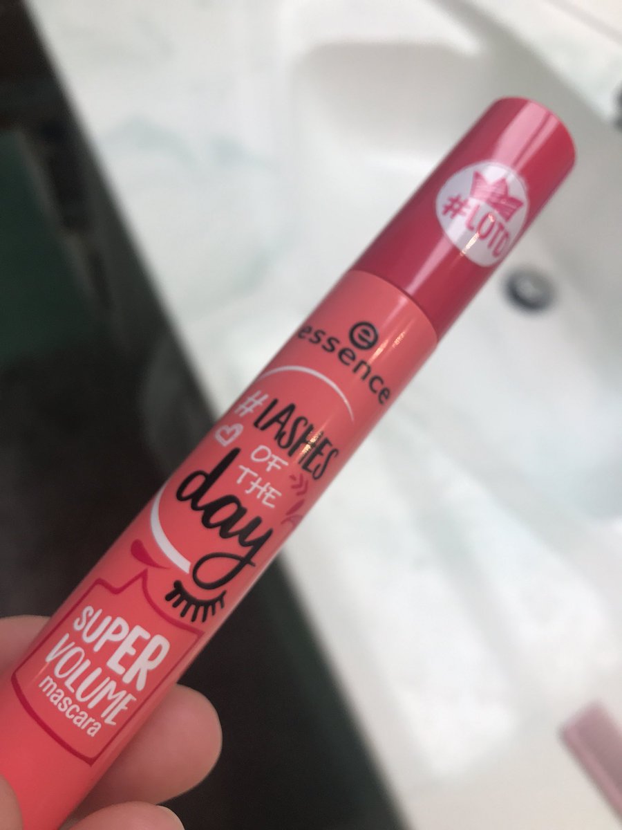 emosco64's tweet photo. Amazing! #essence #drugstoremakeup #lotd https://t.co/gGxg72NCGM
