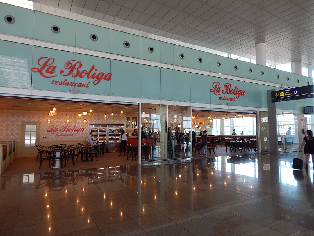 AutogrillIberia's tweet photo. La mejor forma de comenzar bien tus vacaciones es probando platos exquisitos. Así que, si tienes que pasar por el aeropuerto de Barcelona-El Prat para coger un vuelo, haz una parada en "La Botiga" ✨😋
@aena #ANGrup https://t.co/kyR8yUhk01