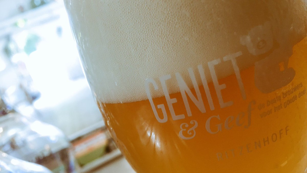 hofhouding's tweet photo. En daar is die dan. Het allereerste vers getapte speciale glas met het enige echte ‘Geniet en Geef’ IJbier voor KiKa. Kom ‘m proeven dit weekend. Hij is het meer dan waard! Hij is Mmmmmm. #IJbier #KiKa #genietengeef #biercafé #weekendbite #jazzinburen #JiB18 https://t.co/6cDgJTfmoY