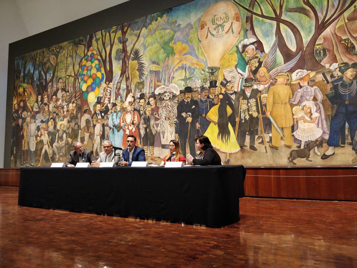 SecondCanvas's tweet photo. We are ending up a great week with 5 new #SecondCanvas apps from Mexican institutions that are participating in #scModules project! 
More info and free downloads 👉 https://t.co/dTW717pcwh 
BTW: The photo is from the press presentation, in front of the iconic #DiegoRivera’s mural https://t.co/97bZWXZosf
