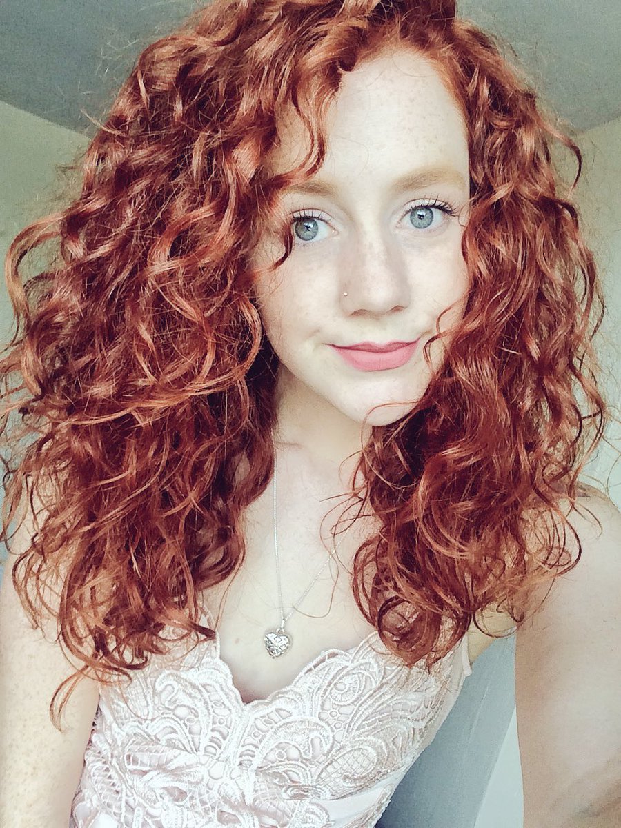 ClinchKirsty's tweet photo. My mums getting married today and I’m #singing for it got my #affro #dress #heals and #makeup on and ready to #party
#weddingdsy #weddingsinger #curls #redhead #ginger #songwriter #guitar #beautiful #amazing #gig https://t.co/YqkgfcVVRB