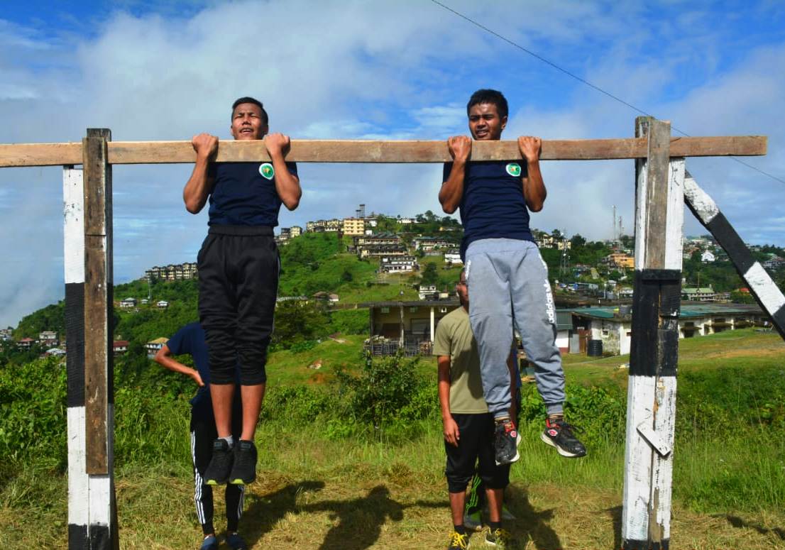 official_dgar's tweet photo. Lunglei Bn #AssamRifles conducting Pre- recruitment Training & Screening examination in Lunglei, Mizoram under #StudentOutreachProgramme to facilitate young aspirants for #ArmedForces & SSC examination.113 youth including 24 girls appeared in the examination.
@easterncomd https://t.co/09Y90DCKPp
