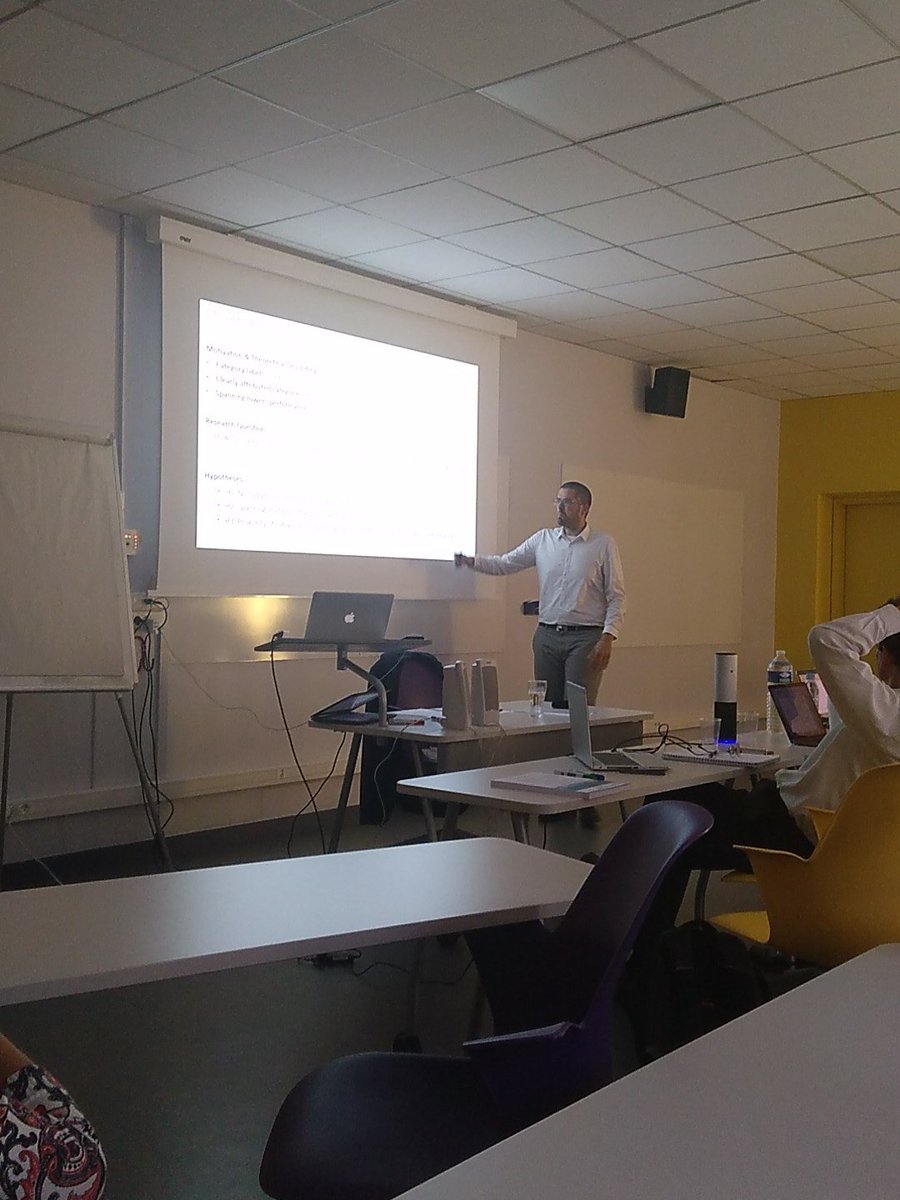 DiegoZunino88's tweet image. My colleague and friend Jonathan Sitruk defends his thesis on #categorization and #crowdfunding at @SKEMA_BS. Go Jonathan!