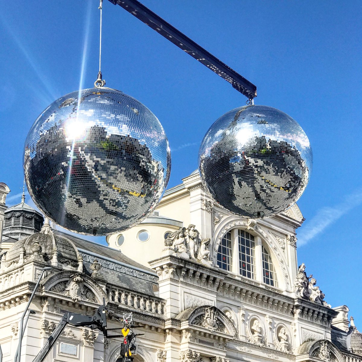 Accroche-cœurs : H-3 !
Qui y va ?? 🙋🏼‍♀️🙋🏻‍♂️
#angers #angersmaville #anjou #jaimelanjou #angersémoi #rendezvousenanjou #rdvenanjou #accrochecoeurs