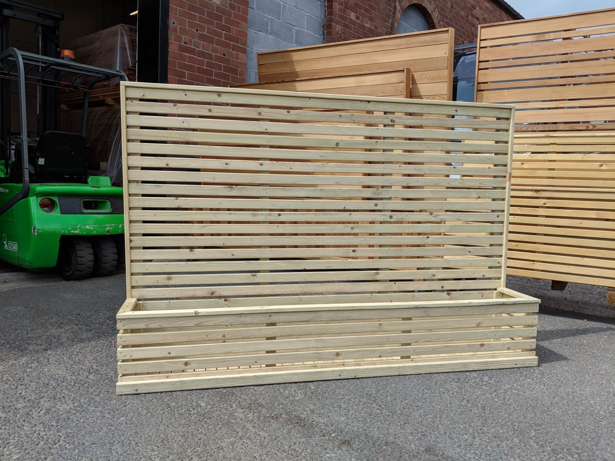 slattedscreen's tweet photo. Our slatted screen planters are now available in cedar, larch and pressure treated timber. Contact us on 01282 774 955 for more information. https://t.co/rsMMXd6vE3