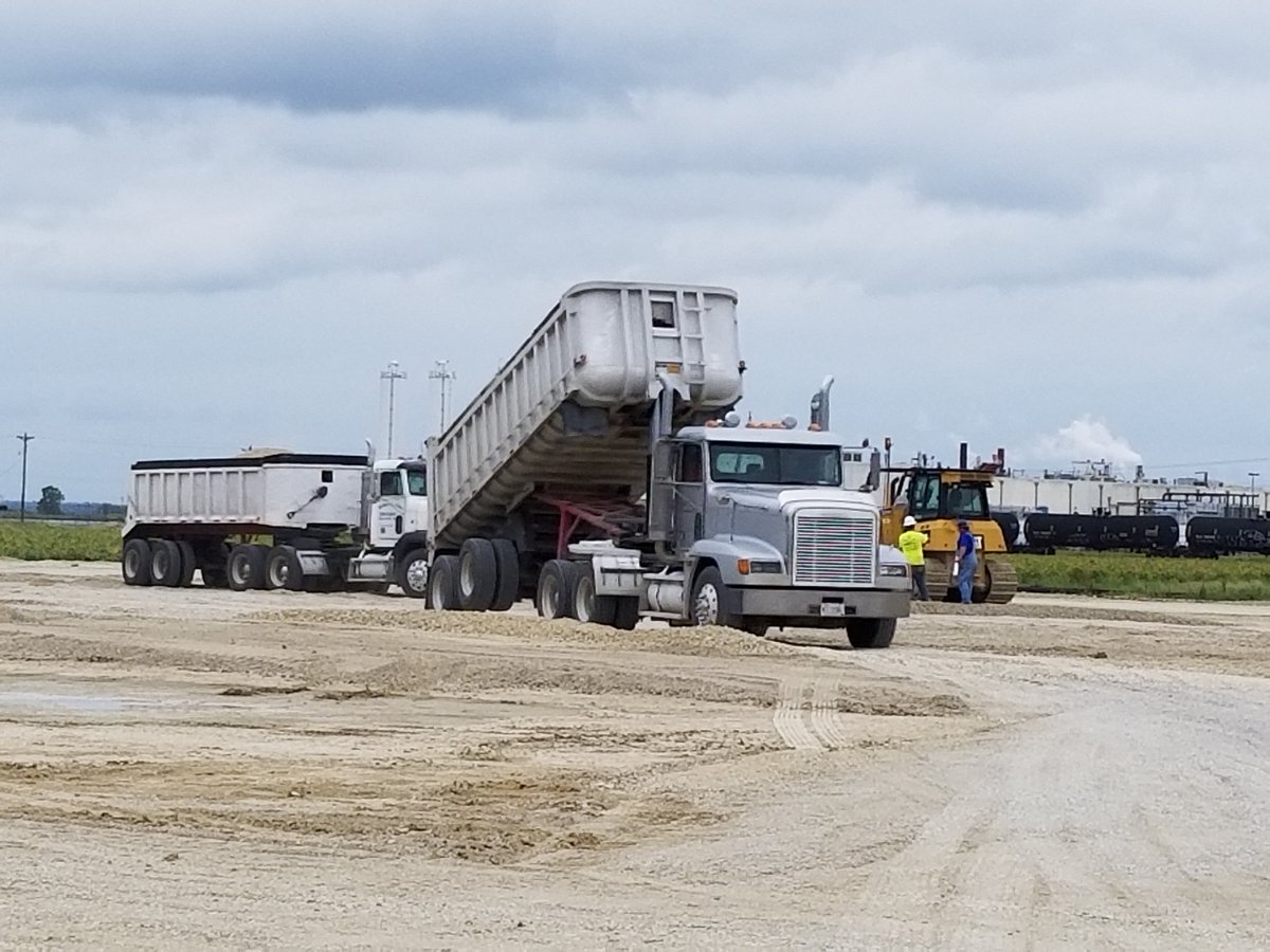 Jborounlimited's tweet photo. Work is underway at the Risever site in the Craighead Technology Park in @CityofJonesboro .  This project is a $20M investment in our city and will lead to 130 new jobs.  Great to see that earth being moved! @_AEDCE @ArkansasEDC @jtownchamber https://t.co/3RCUk4gTd6