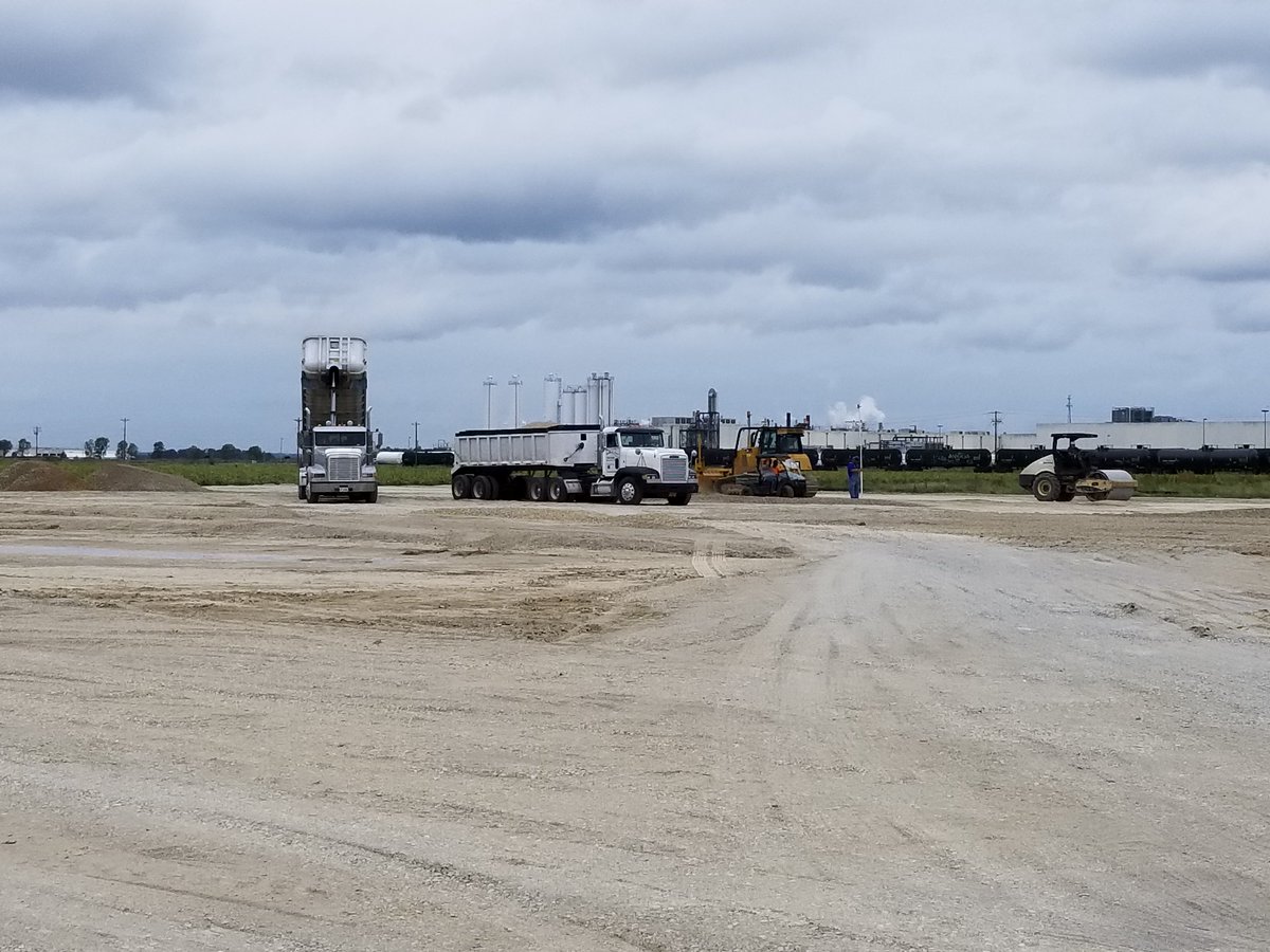 Jborounlimited's tweet photo. Work is underway at the Risever site in the Craighead Technology Park in @CityofJonesboro .  This project is a $20M investment in our city and will lead to 130 new jobs.  Great to see that earth being moved! @_AEDCE @ArkansasEDC @jtownchamber https://t.co/3RCUk4gTd6