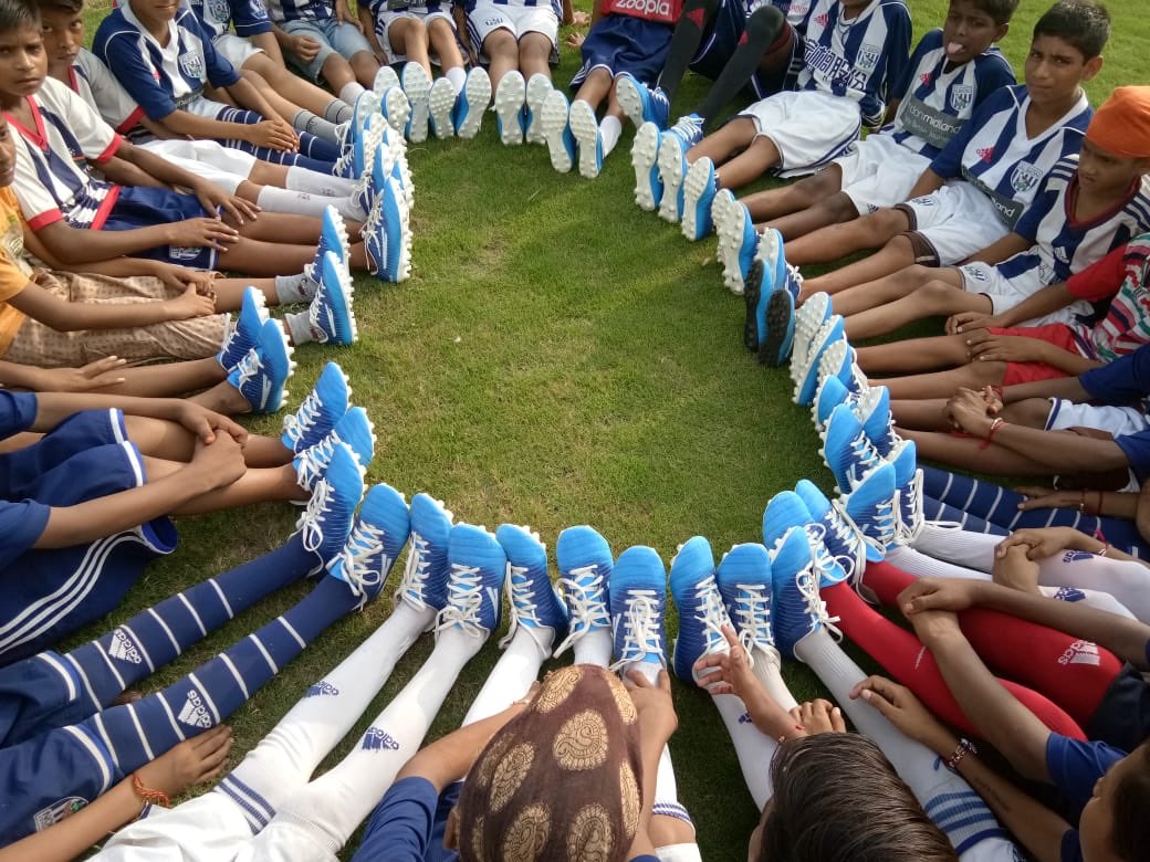 TheJOFoundation's tweet photo. 💙

Looking good in their new boots!

#WeNotMe https://t.co/BCO1VAOfYM