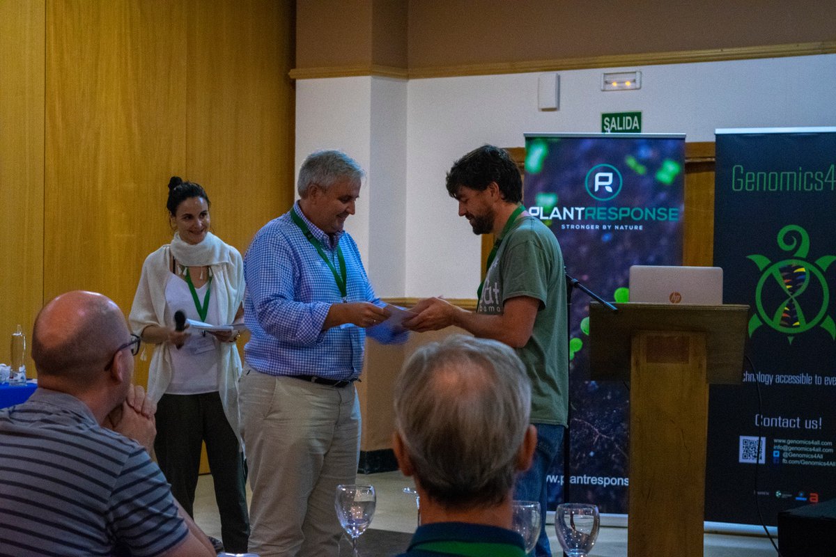 PlantPepRec2018's tweet photo. Poster awards of #PlantPeptidesReceptors2018 ! 🏆 https://t.co/WgFx1TwnYl